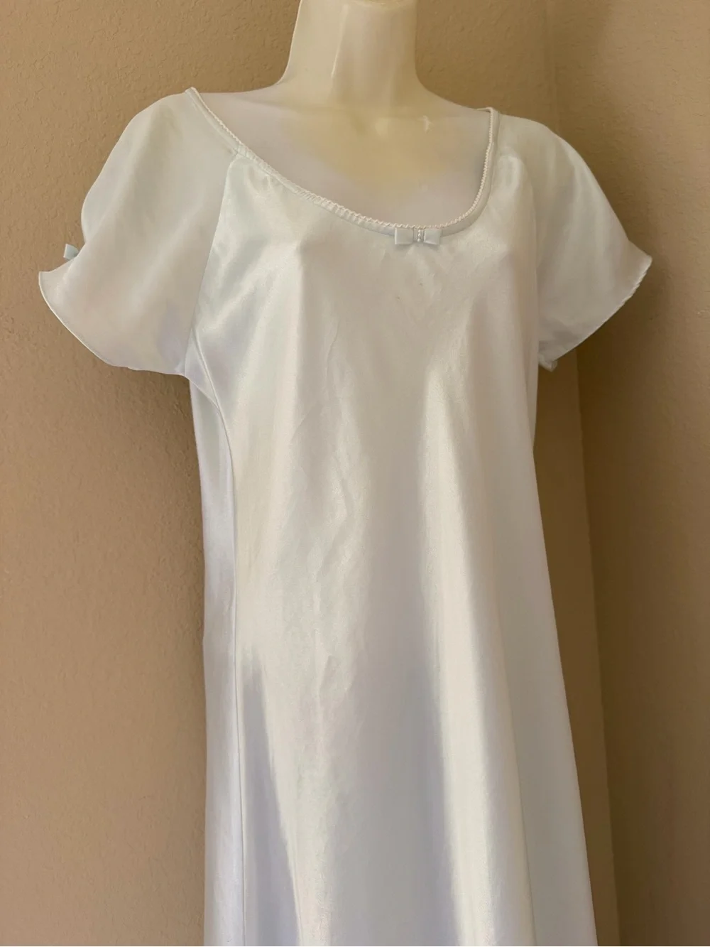 Oscar de la renta Satin-like Scoop-Neck Nightgown in sky-blue size small